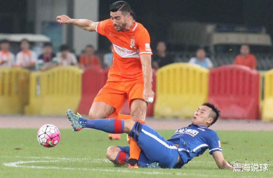 开云体育官方网站-大连一方客场不敌鲁能，保级形势岌岌可危