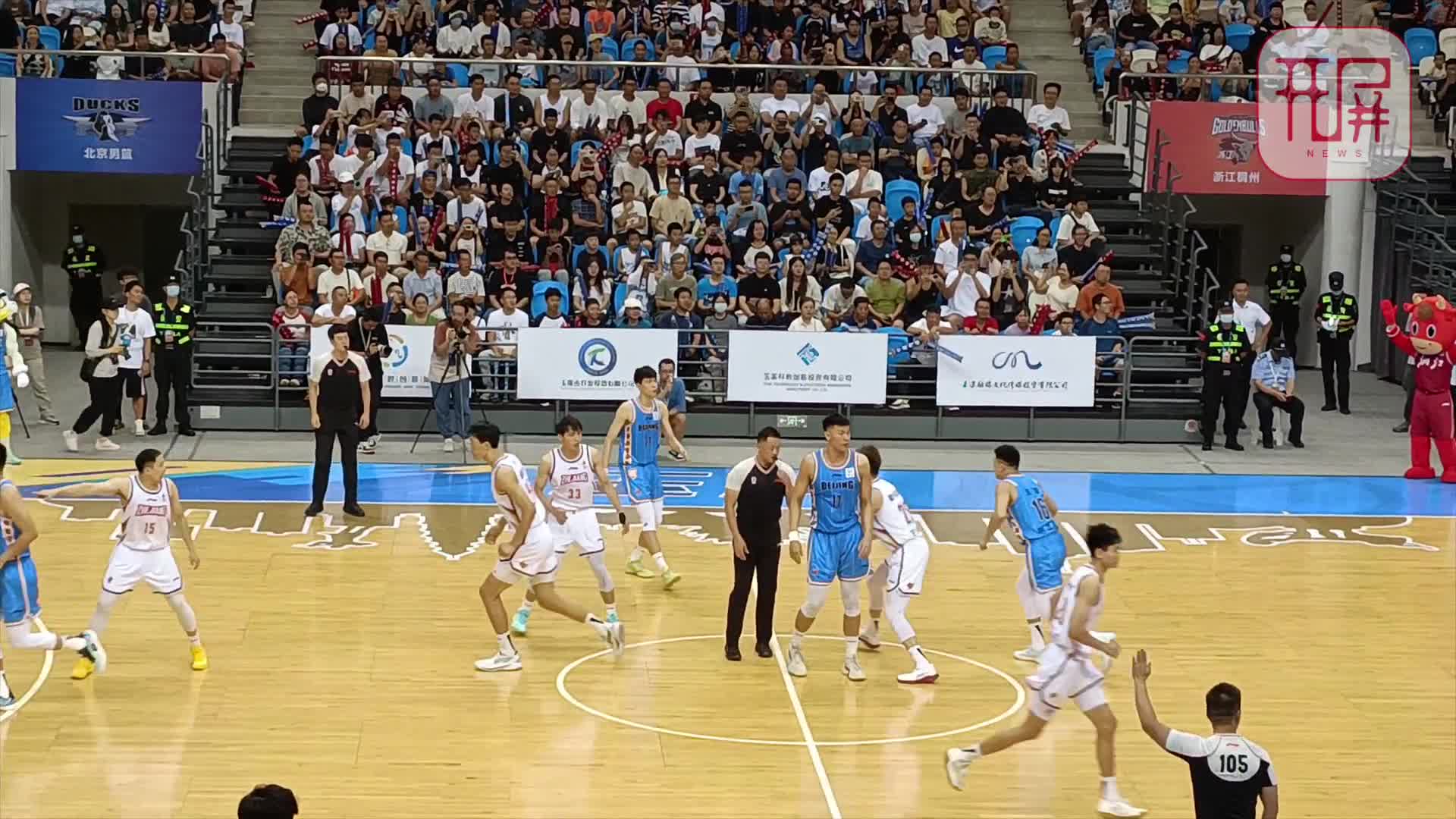 世界各国篮球队员共同角逐,竞技场面壮观 世界各国篮球队员共同角逐,竞技场面壮观