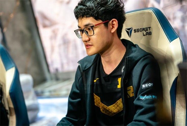 TL碾压RNG，Clid极限生还后反打峡谷大战四强赛，技惊四座