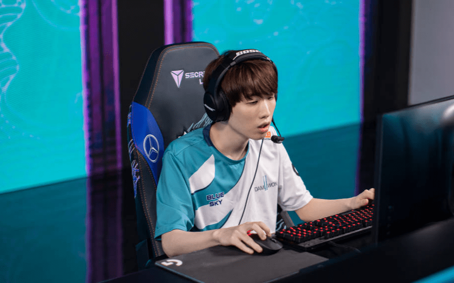 开云平台-MAD碾压PSG，Crisp团战一打五强强对话半决赛，技惊四座